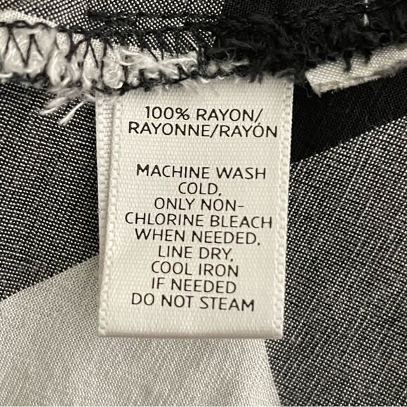 LOFT Ann Taylor Sleeveless Plaid Tunic V-Neck Top Black White 1/2 Button Pockets - Picture 5 of 11